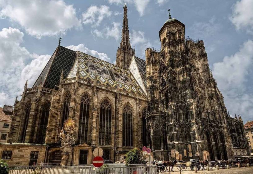 1365522410_stephansdom4
